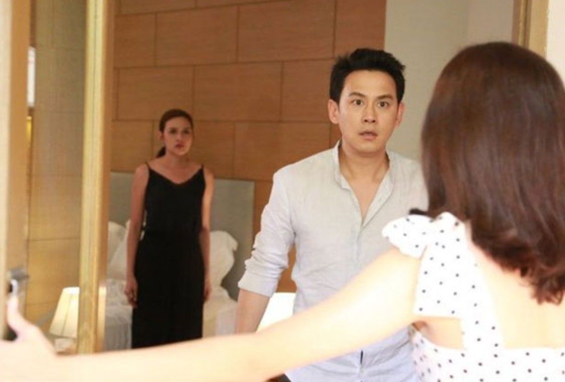 Qua đêm cùng tình cũ ở khách sạn, sáng ra tôi chết lặng khi đọc tin nhắn của vợ